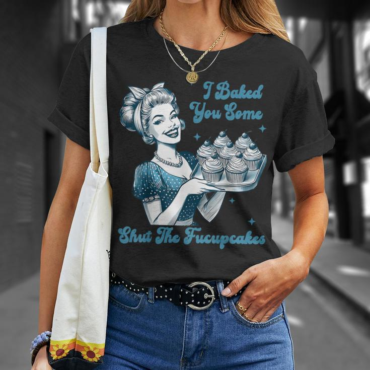 Retro Vintage Housewife I Baked You Some Shut The Fucupcakes T-Shirt Gifts for Her