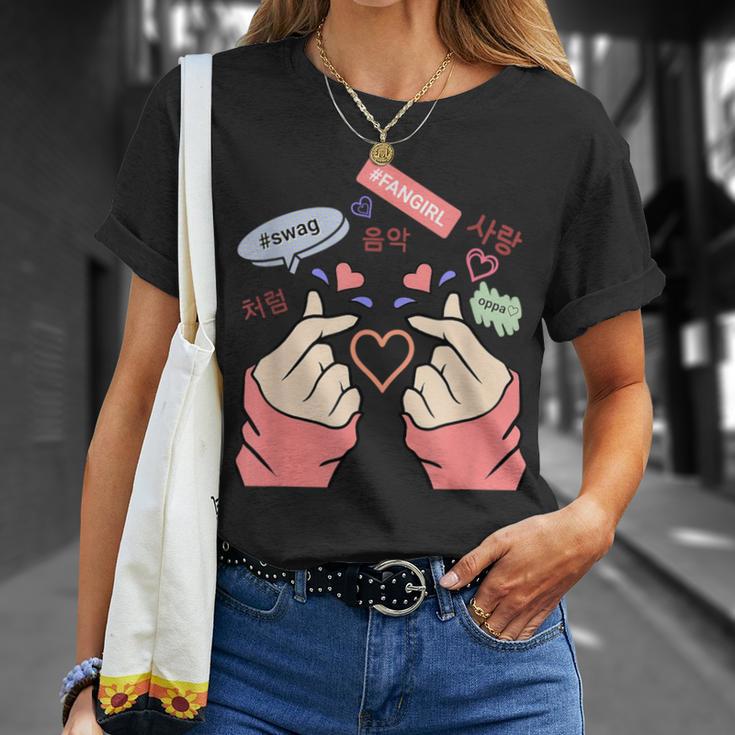 Saranghae Kpop Finger Heart Para Niñas Kpop Fan Camiseta unisex Regalos para ella