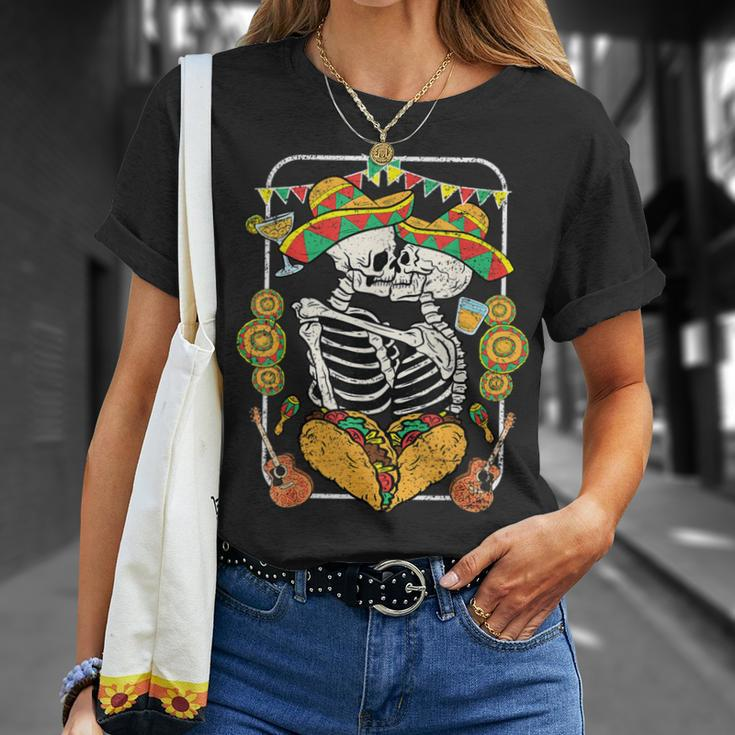 Skeleton Kissing Cinco De Mayo Mexican Sombrero Taco Heart T-Shirt Gifts for Her