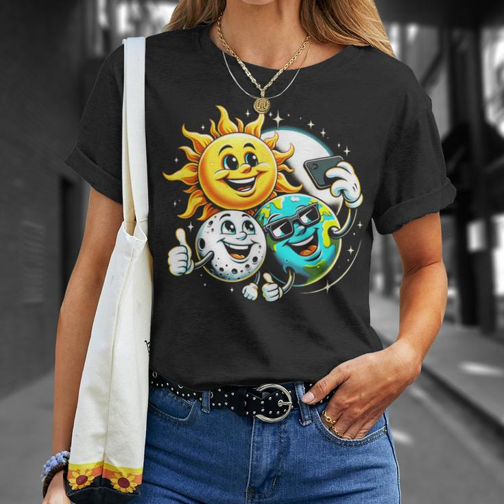 Slefie Earth Moon Sun Total Solar Eclipse 2024 Fun T-Shirt Gifts for Her