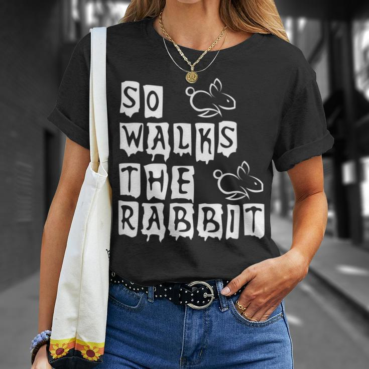 So Walks He Rabbit So Läuft Der Hase Denglisch Fun Saying T-Shirt Geschenke für Sie