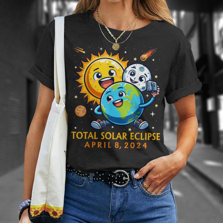 Solar Eclipse April 8 2024 Cute Earth Sun Moon Selfie Space T-Shirt Gifts for Her