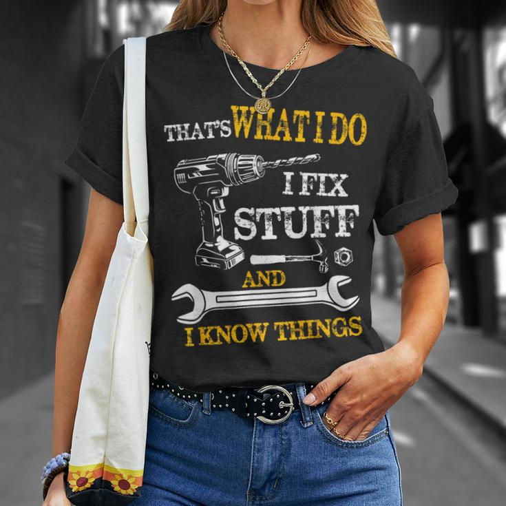 That's What I Do I Fix Stuff And I Know Things Vintage T-Shirt Gifts for Her
