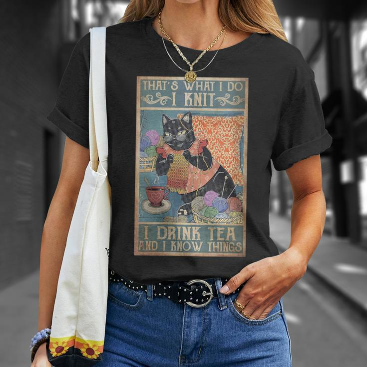 That's What I Do I Knit I Drink Tea And I Know Things Cat T-Shirt Gifts for Her