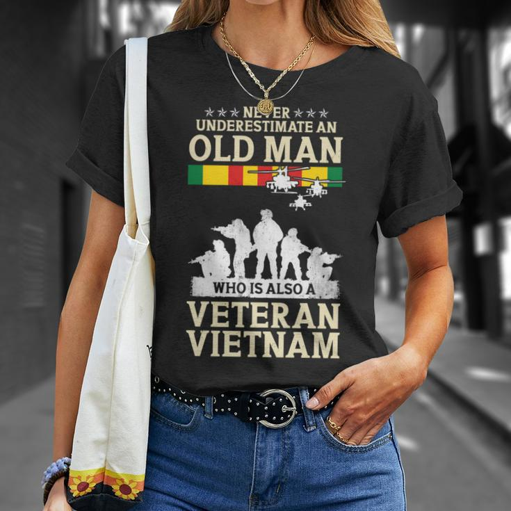 Never Underestimate An Old Man Vietnam Veteran Flag Retired T-Shirt Gifts for Her