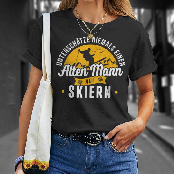 Unterschatzniemals Einen Alte Mann Auf Skiern Unterschatz Niemals Eine T-Shirt Geschenke für Sie