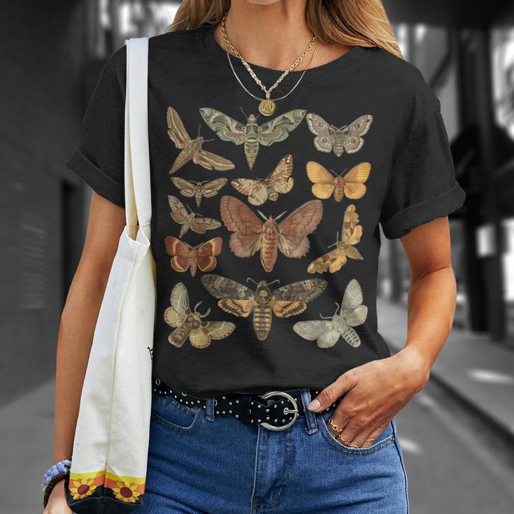 Vintage Moth Cottagecore Aesthetic Goblincore Dark Academia T-Shirt Gifts for Her