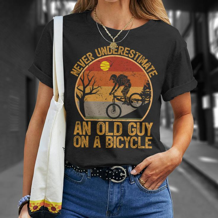 Vintage Retro Never Underestimate An Old Guy On A Bicycle T-Shirt Gifts for Her