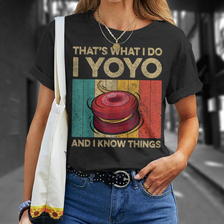 I Yoyo And I Know Things Vintage Yoyo T-Shirt Gifts for Her