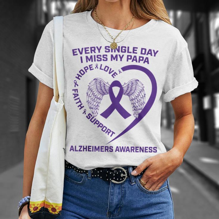 Lila Schleife Flügel Alzheimers Awareness In Memory Of Papa T-Shirt Geschenke für Sie