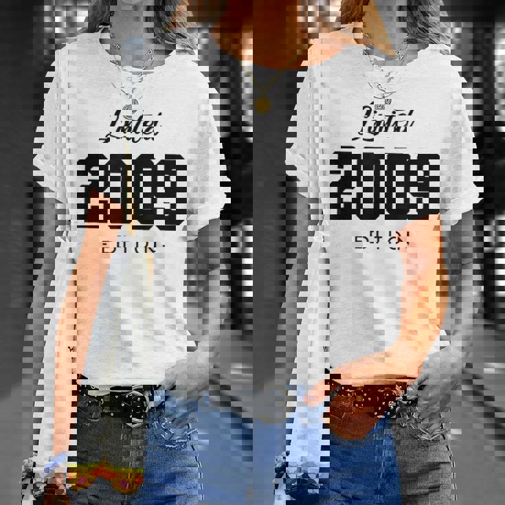 Retro 15 Años Nacido En 2009 Edición Limitada 15 Cumpleaños Camiseta unisex Regalos para ella