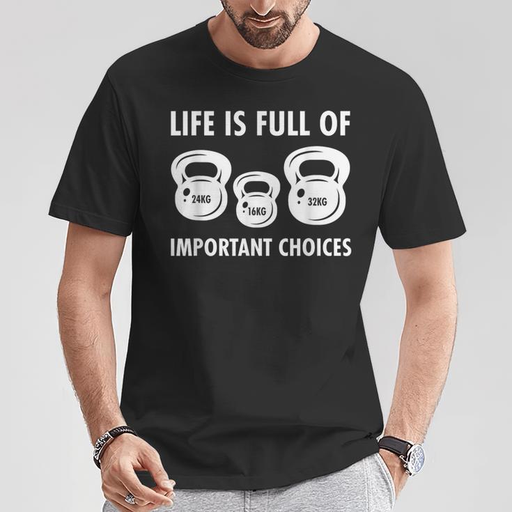 Das Leben Istoller Important Decisions Life Is Full Of Important Decisions Kettlebell T-Shirt Lustige Geschenke