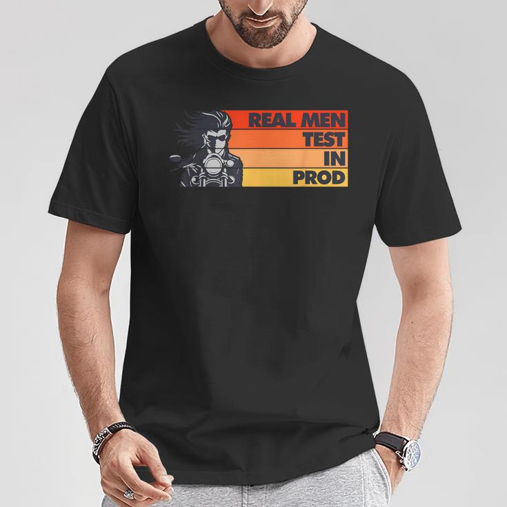 Echte Männer Testen In Produktion Prod Dev Qa Engineering T-Shirt Lustige Geschenke