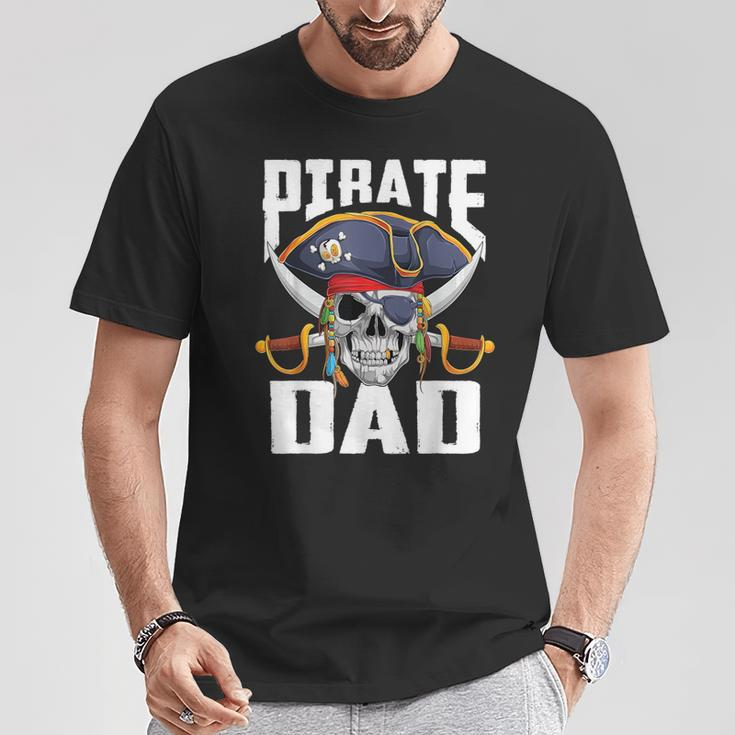 Family Skull Pirate Dad Jolly Roger Crossbones Flag T-Shirt Unique Gifts