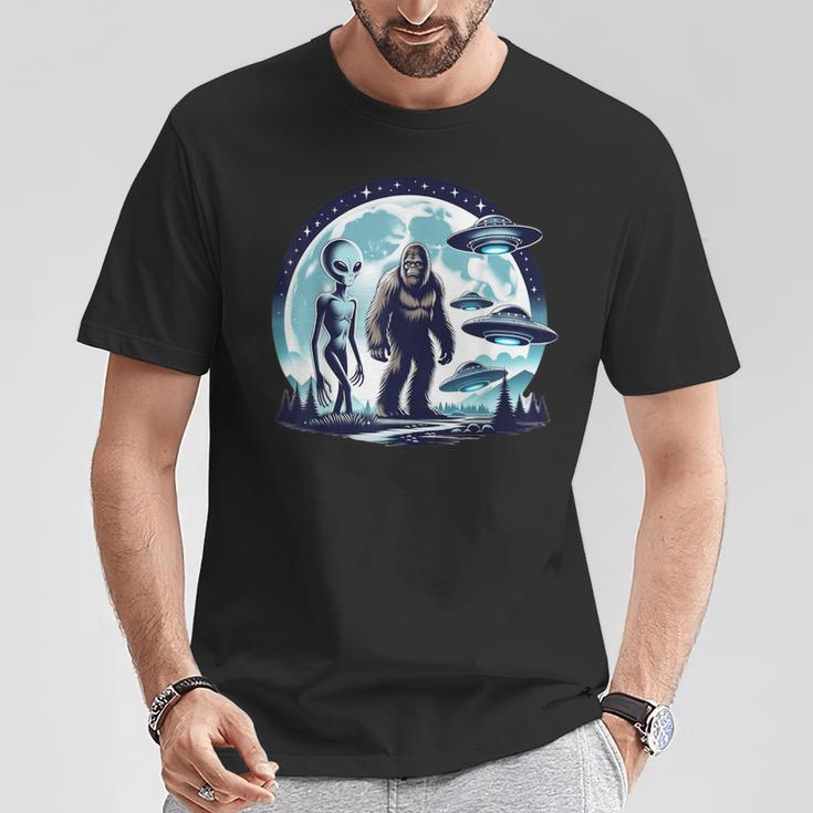 Bigfoot Sasquatch Alien Ufo Spacecraft Full Moon T-Shirt Unique Gifts