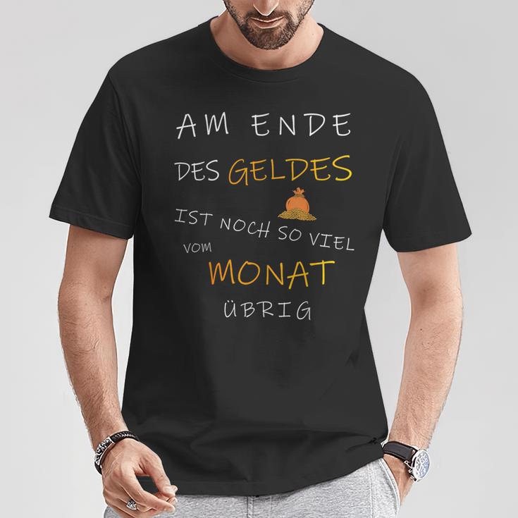 With Am Ende Des Geldes Ist Noch Sovielom Month Übrig T-Shirt Lustige Geschenke