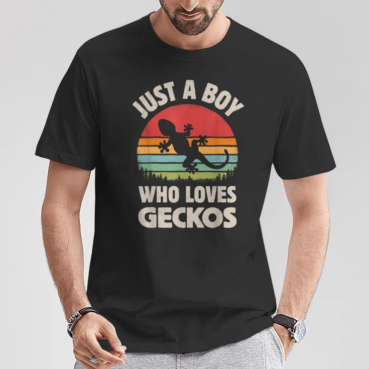Gecko Just A Boy Who Loves Lizards Reptiles Retro Vintage T-Shirt Unique Gifts