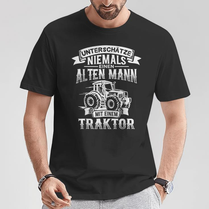 Herren-T-Shirt: Untershätzt Niemals Einen Alten Mann am Traktor Lustige Geschenke