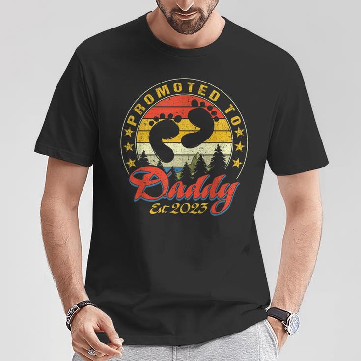 Herrenintage Werdende Papa Geschenk Promoted To Daddy Est 2023 T-Shirt Lustige Geschenke