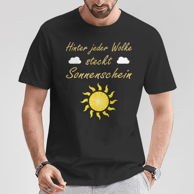 Hinter Jeder Wolke Steckt Sonnenschein Motivation Slogan T-Shirt Lustige Geschenke