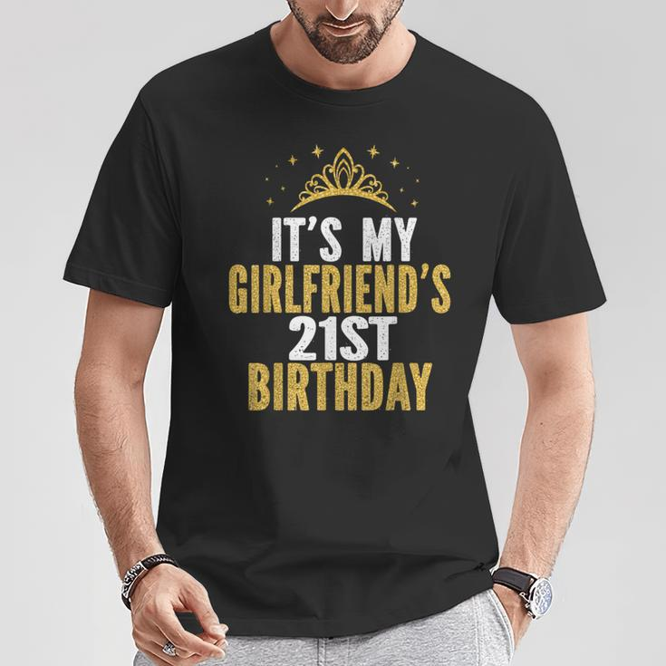 It's My Girlfriend's 21St Birthday 21 Years Old Woman T-Shirt Funny Gifts