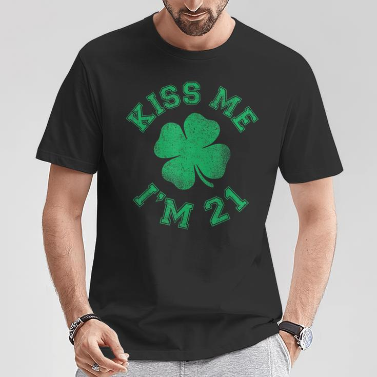 Kiss Me I'm 21 St Patrick's Day Birthday 21 Years Old T-Shirt Unique Gifts