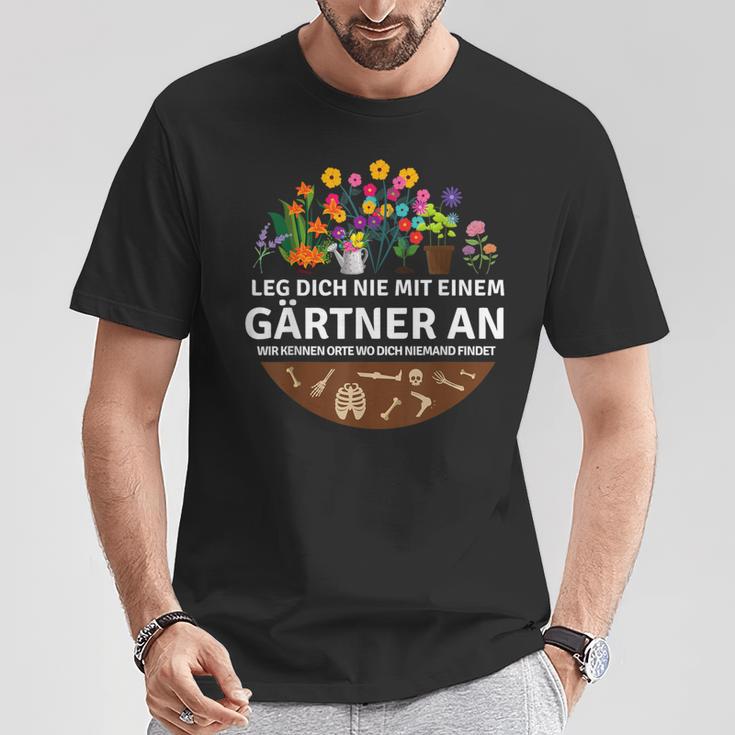 Leg Dich Nie Mit Einer Gärtner Und Garten Gärtnerei T-Shirt Lustige Geschenke