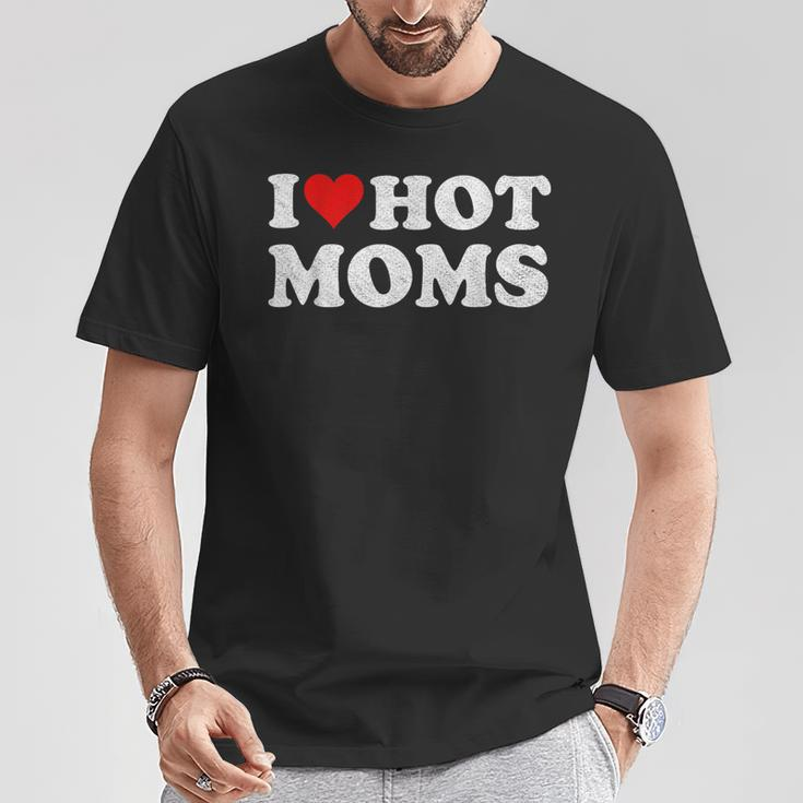 I Love Hot Moms I Heart Hot Moms Distressed Retro Vintage T-Shirt Funny Gifts