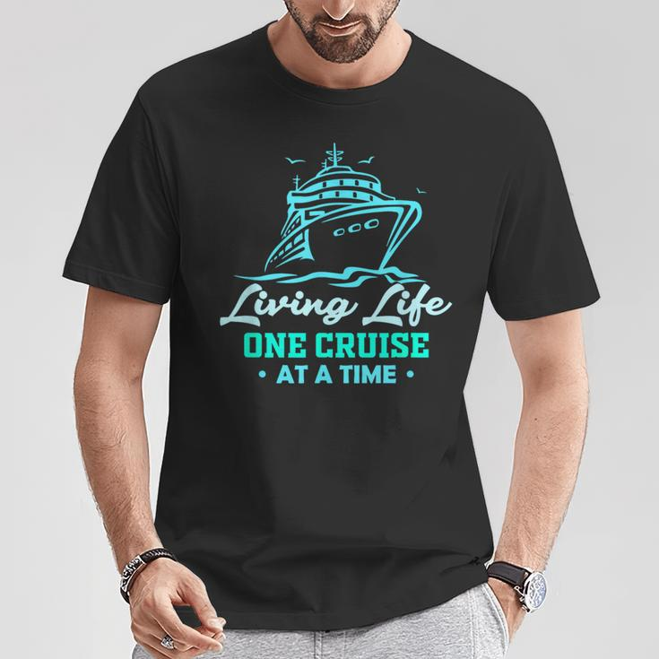 Matching Living Life Eine Kreuzfahrt Nach Der Anderen Lustiges Kreuzfahrtschiff T-Shirt Lustige Geschenke