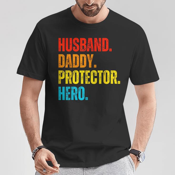 Retro Ehemann Papa Protector Heroatertag Für Papa T-Shirt Lustige Geschenke