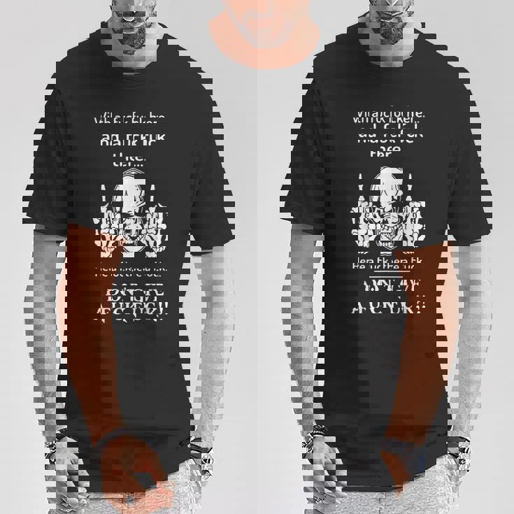 Skull With A Fuck Here And A Fuck There T-Shirt Cadeaux drôles