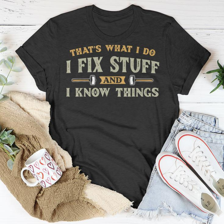 That's What I Do I Fix Stuff And I Know Things Men T-Shirt Funny Gifts