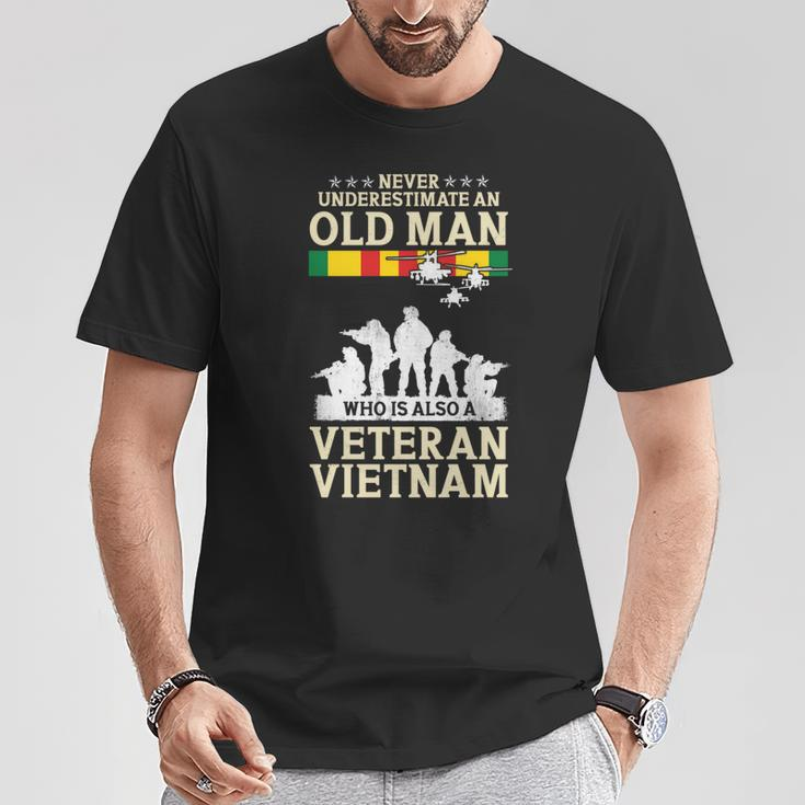 Never Underestimate An Old Man Vietnam Veteran Flag Retired T-Shirt Funny Gifts