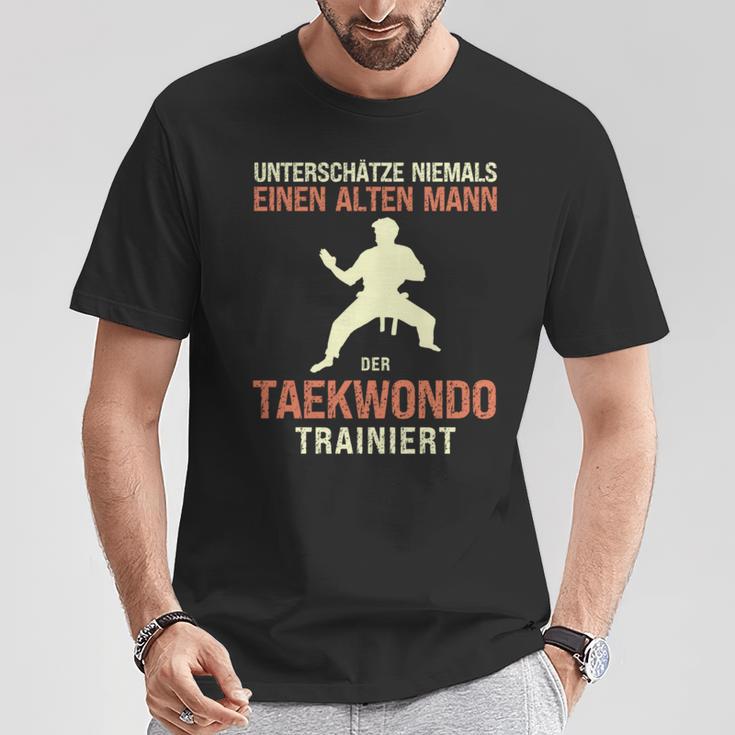 Underschätze Niemal Old Man Taekwondo Grandpa Dad Jumper T-Shirt Lustige Geschenke