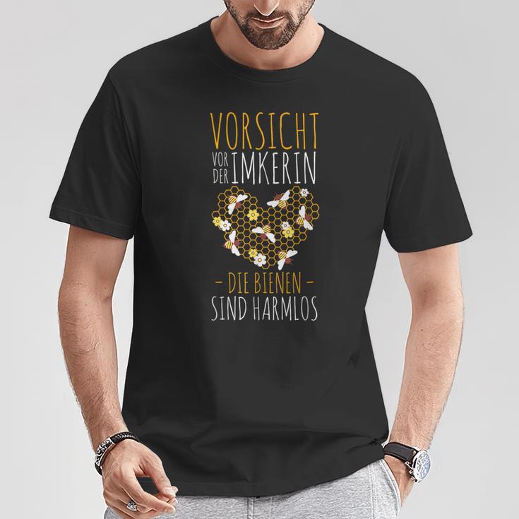 Vorsichtor Der Bekerin Die Bienen Sind Harmlos T-Shirt Lustige Geschenke