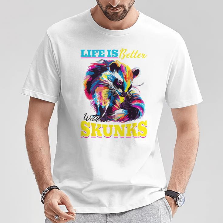 Lustiges Stinktier Leben Ist Besser Mit Stinktieren T-Shirt Lustige Geschenke