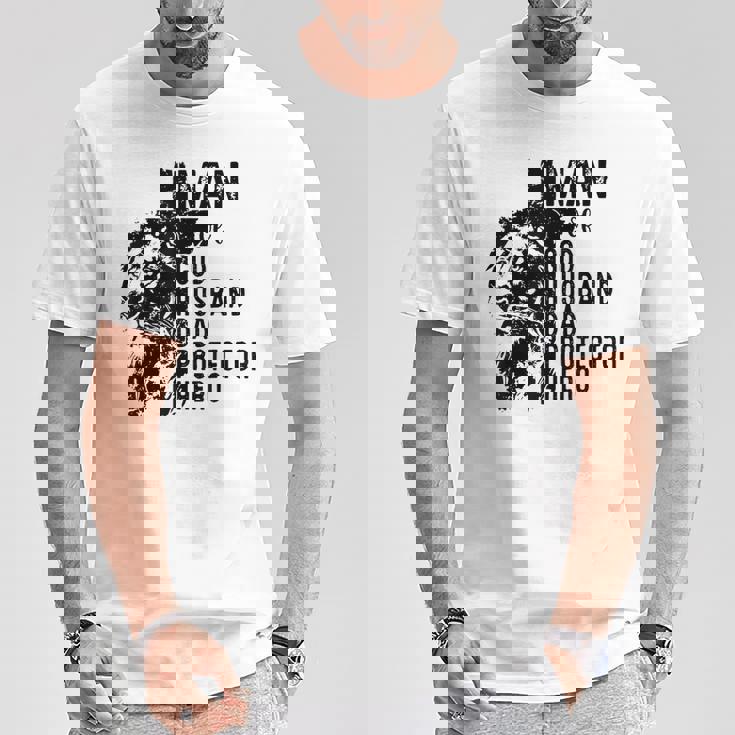 Retro Man Of God Husband Dad Protector Hero Dad Christian T-Shirt Funny Gifts