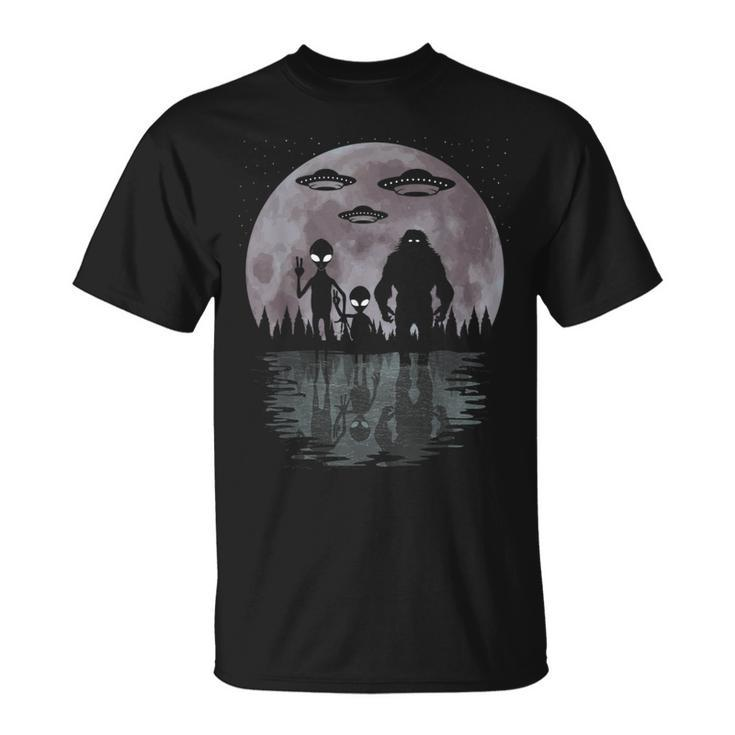 Alien And Bigfoot Moon Aliens Sasquatch Ufos T-Shirt