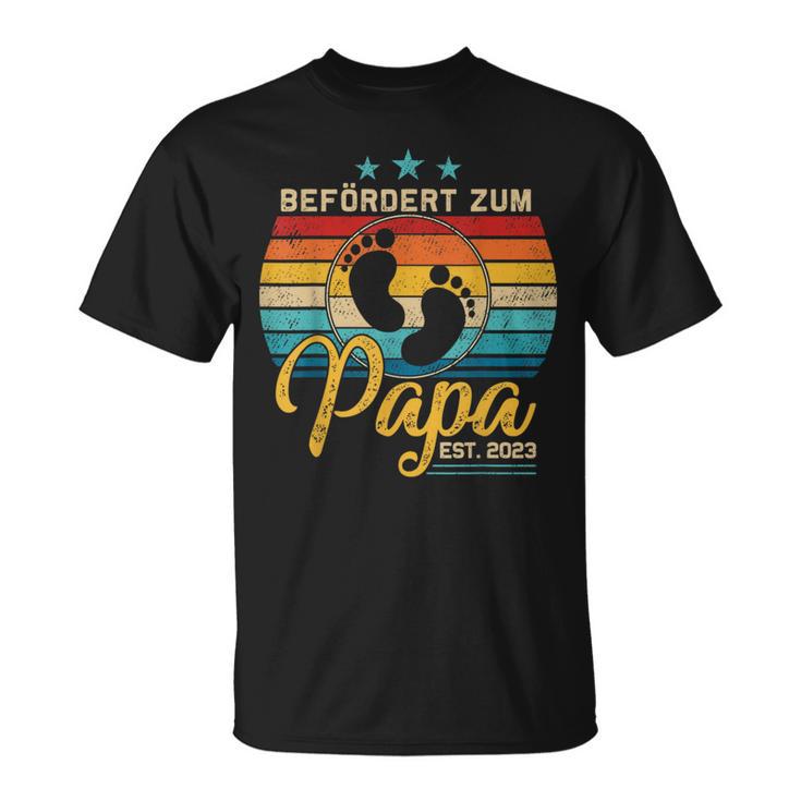 Beförderte Zum Papa 2023 Vintage Ich Werde Papa 2023 Loading T-Shirt