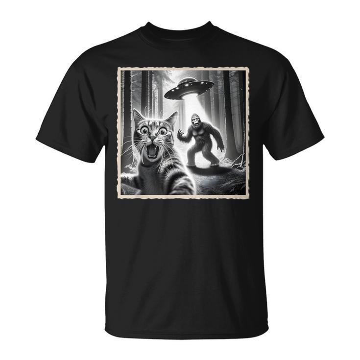 Cat Selfie With Bigfoot & Ufo  Sasquatch & Cat T-Shirt