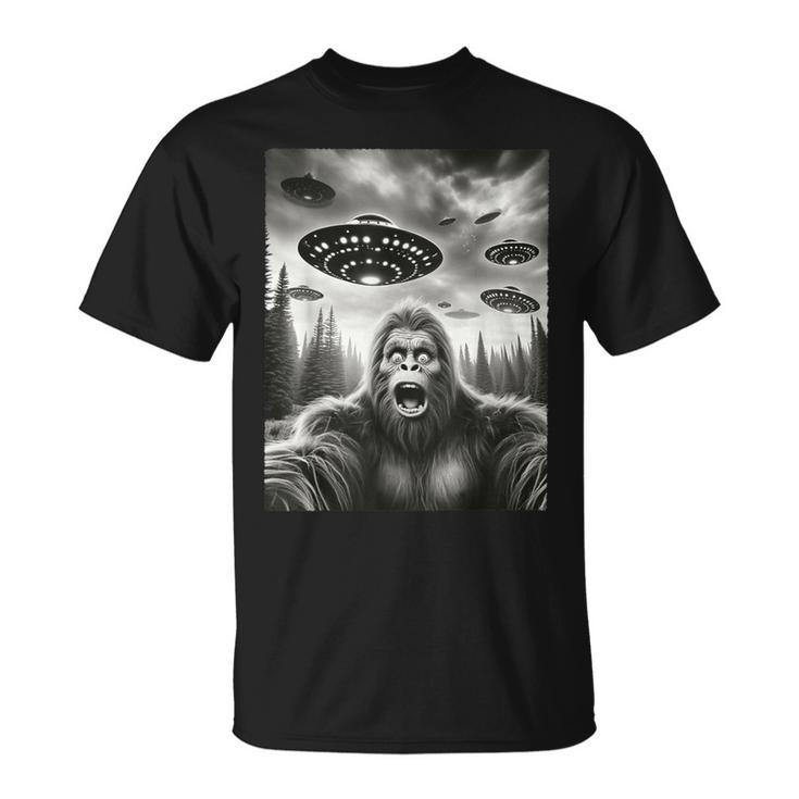 Space Meme Bigfoot Selfie With Ufos Sasquatch Alien T-Shirt