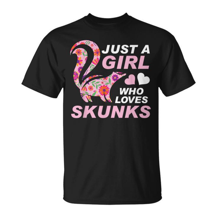 Just A Girl Who Loves Skunks Vintage Retro Skunk T-Shirt