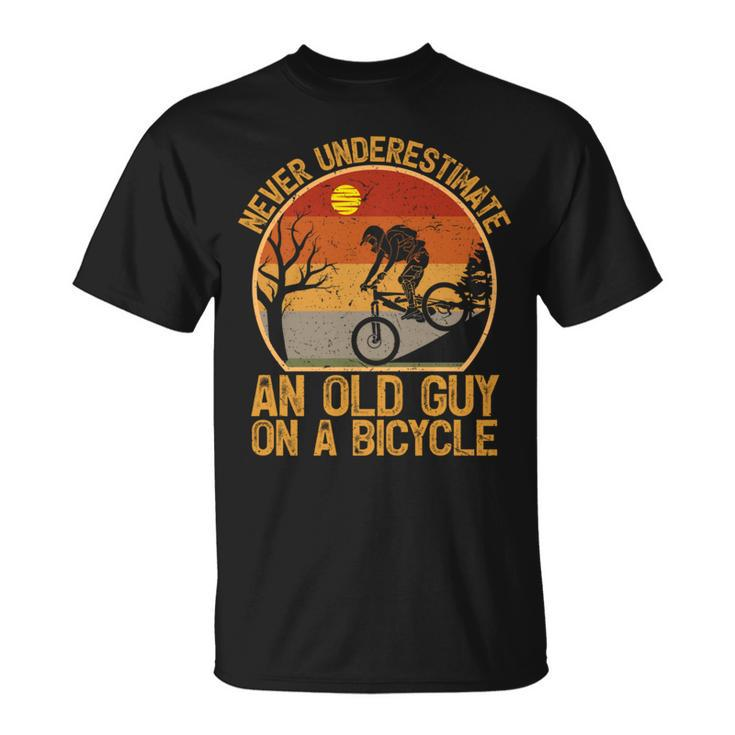 Vintage Retro Never Underestimate An Old Guy On A Bicycle T-Shirt