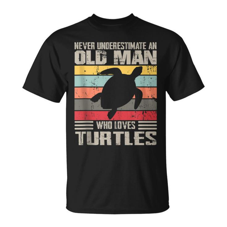 Vintage Never Underestimate An Old Man Who Loves Turtles T-Shirt