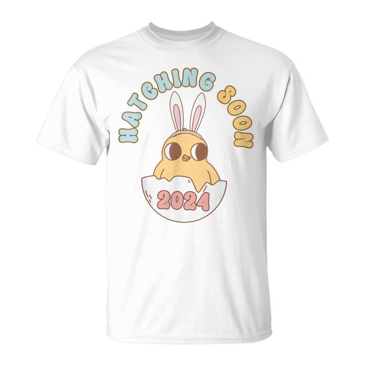 Groovy Hatching Soon Pregnancy Easter Pregnancy Announcement T-Shirt