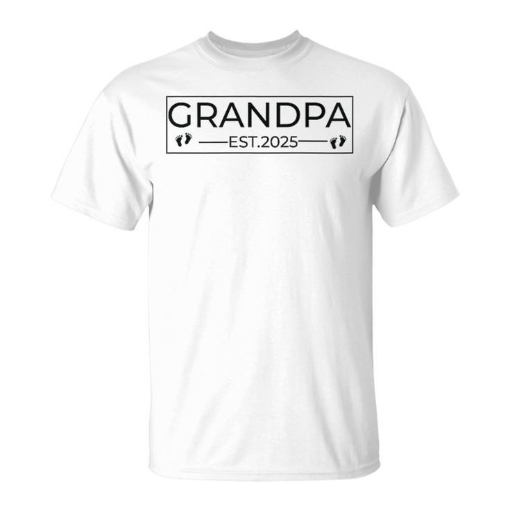 Promoted To Grandpa Est 2025 New Grandpa Fathers Day T-Shirt