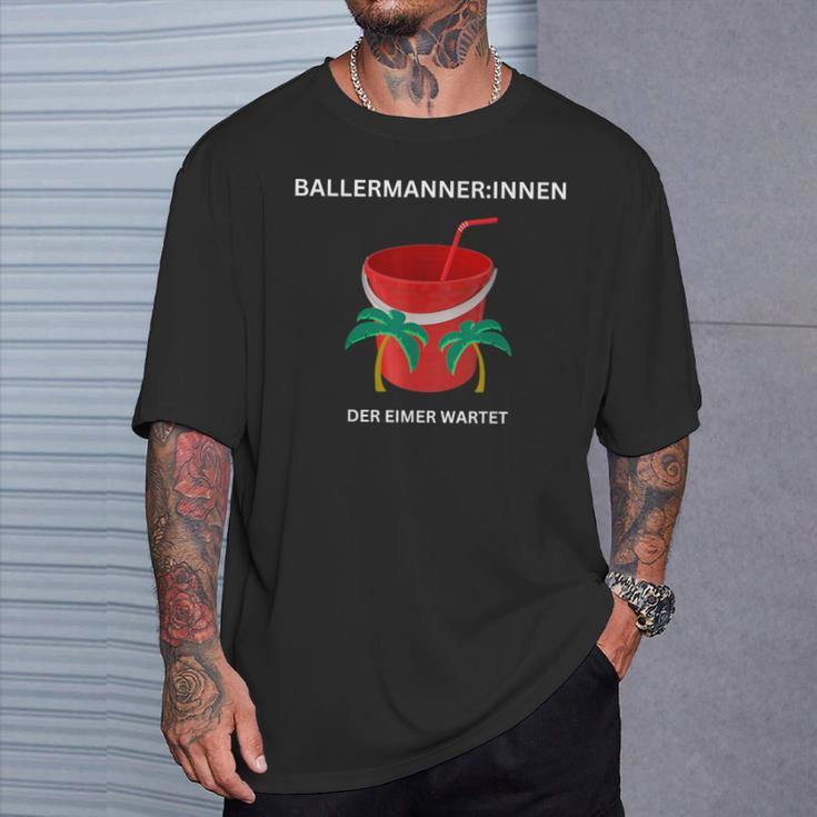 BallermannerInnen Der Eimer Wartet S T-Shirt Geschenke für Ihn