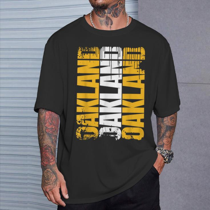 Classic Oakland Usa City Pride Grunge Oakland T-Shirt Gifts for Him