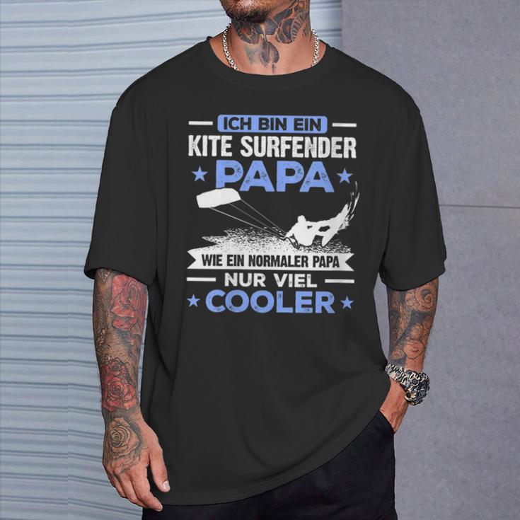 Damen Bin Ein Kite Surfender Papa Wie Ein Normaler Papi Nur Cooler Mit-Ausschnitt T-Shirt Geschenke für Ihn