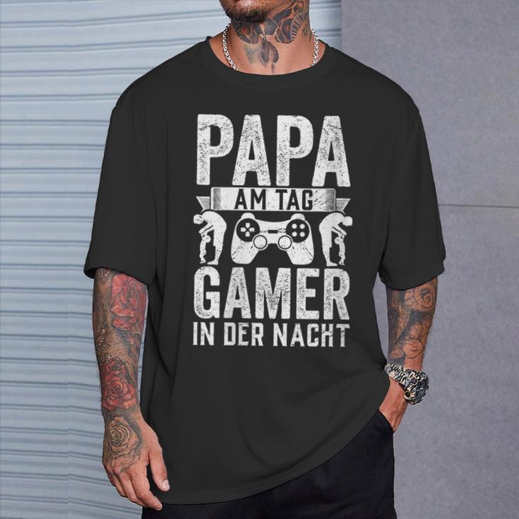 Damen Gaming Dad Papa Am Tag Gamer In Der Nacht Mit-Ausschnitt T-Shirt Geschenke für Ihn